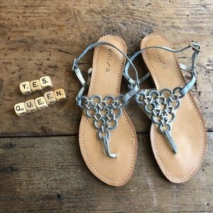 Unisa Steel Gray Tstrap Sandals—6.5